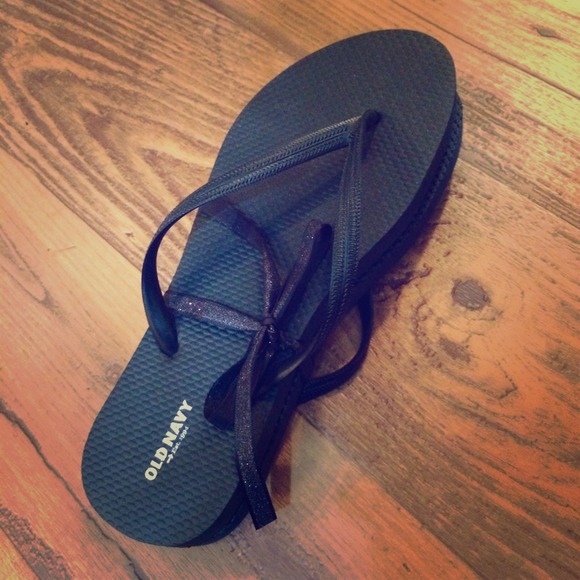 NEW Old Navy black flip flops