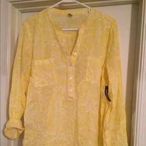 Yellow light flowy top. NWT