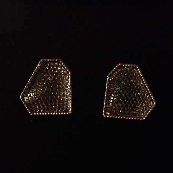 TOO CUTE NOT TO HAVE EARRINGS!