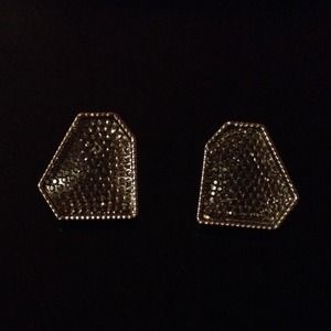 TOO CUTE NOT TO HAVE EARRINGS!