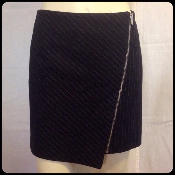 🌟REDUCED🌟NWOT H&M asymmetrical zipper skirt sz 6
