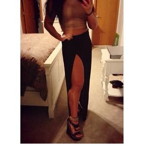 Maxi skirt with leg slit