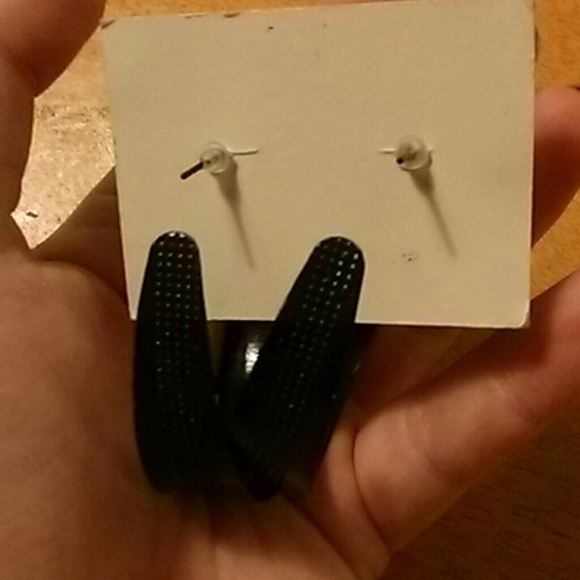 Black hoops - Picture 3 of 3