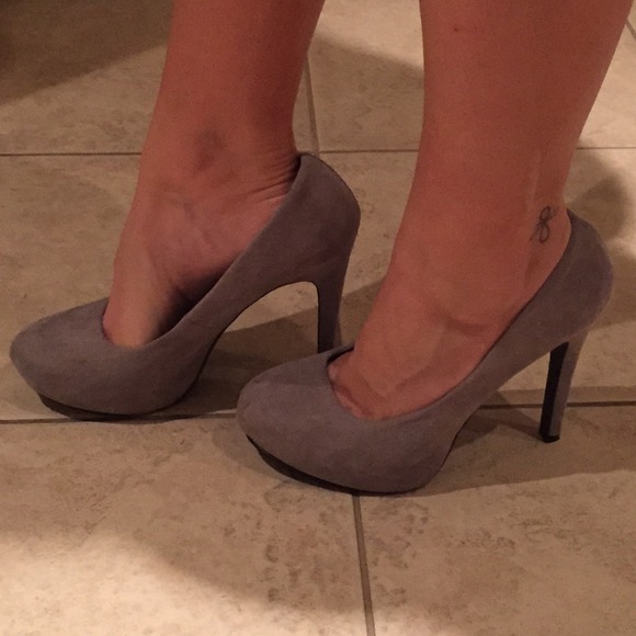 Gray pumps Size 8