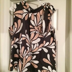 🎉LAST CHANCE🎉Gap sleeveless top. NWT