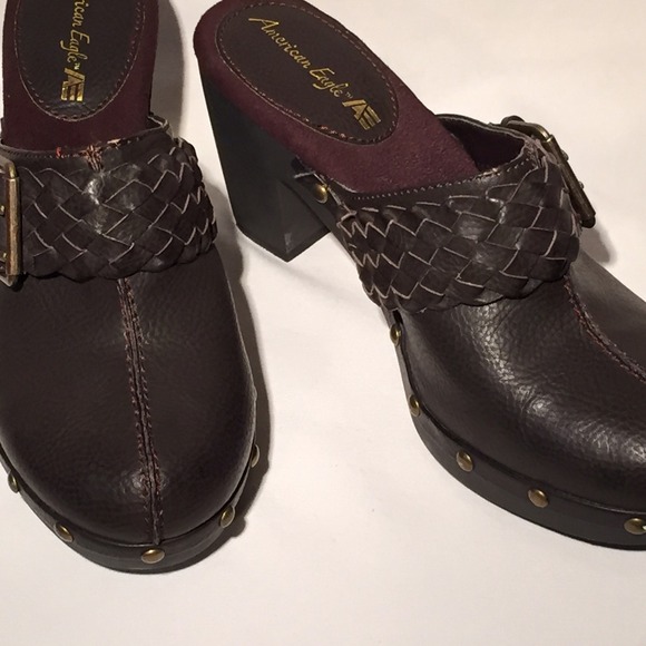 SALE! NWOT American Eagle Brown Leather Clogs