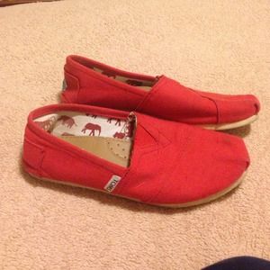 Simple red toms