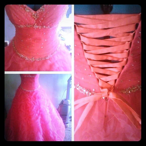 Poofy pink dress. Corset - Picture 1 of 1