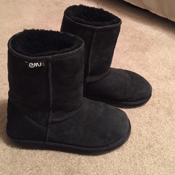 Emu black boots