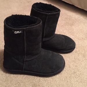 Emu black boots
