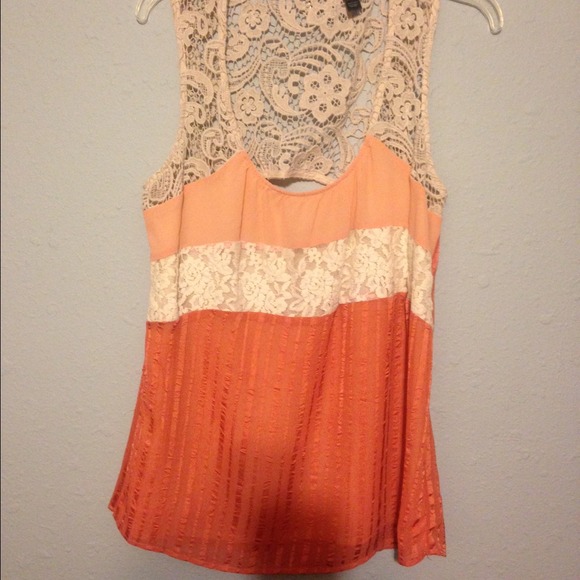 BKE Boutique lacy peach and beige top size Large