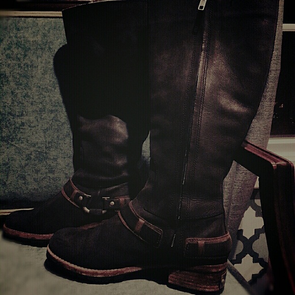UGG black and brown buckle boot