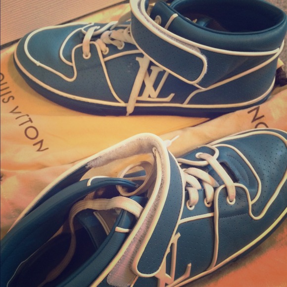 Louis Vuitton Sneakers - Picture 1 of 4