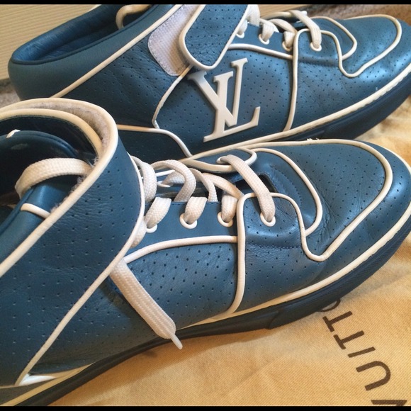 Louis Vuitton Sneakers - Picture 2 of 4