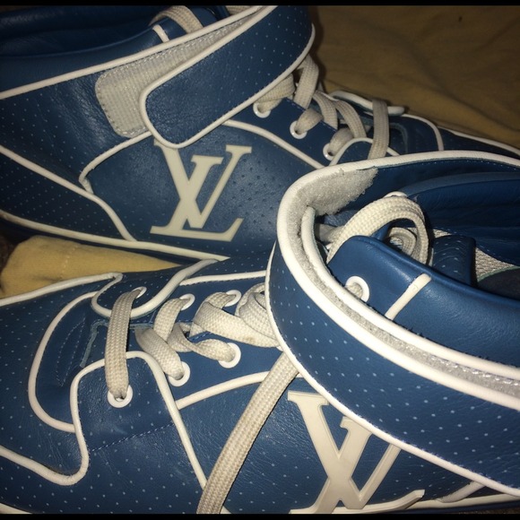 Louis Vuitton Sneakers - Picture 3 of 4