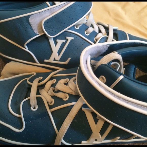 Louis Vuitton Sneakers - Picture 4 of 4