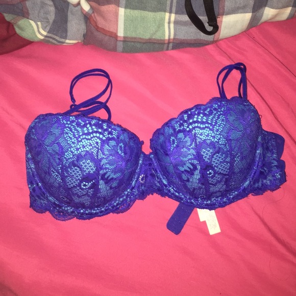 Royal blue lace vs bra