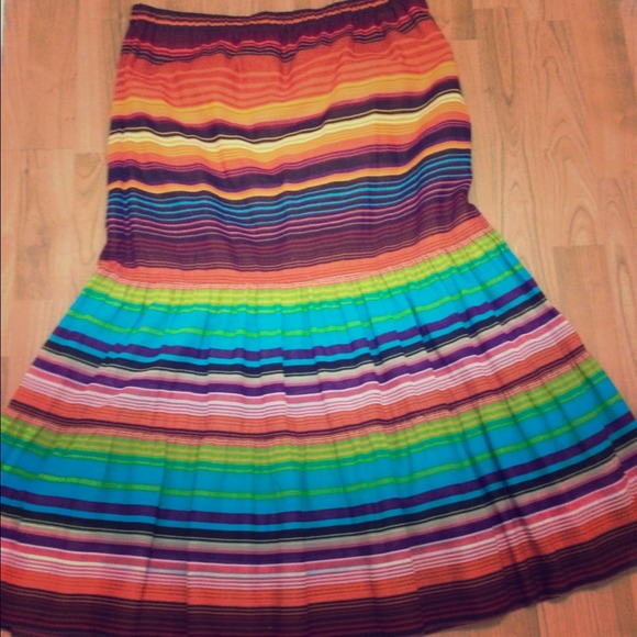 Colorful striped skirt, super cute!