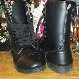 Combat boots