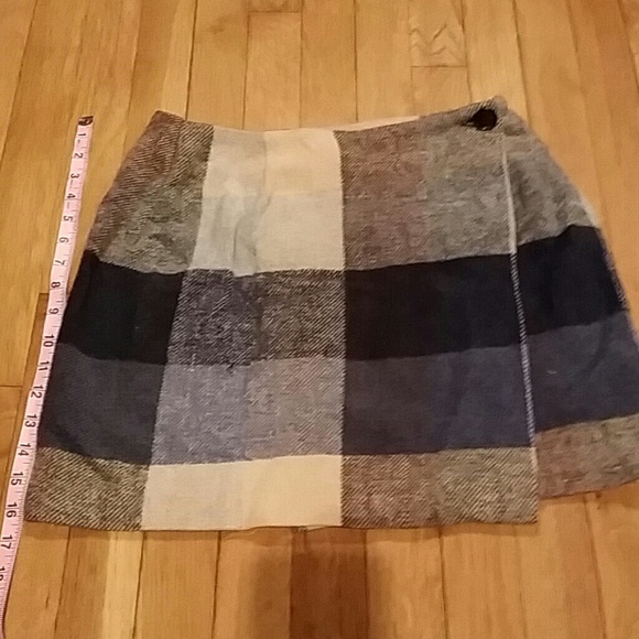 Adorable fleece wrap skirt....size L