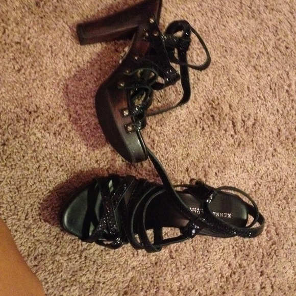 Never worn Kenneth Cole heels - Picture 3 of 3