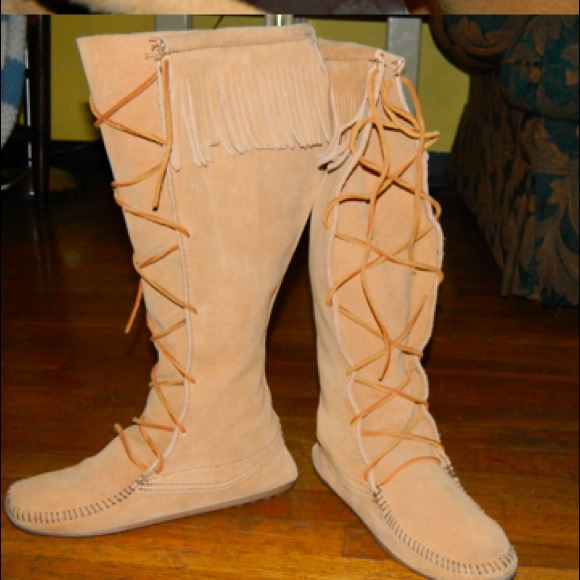 Minnetonka lace up suede boots