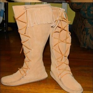 Minnetonka lace up suede boots