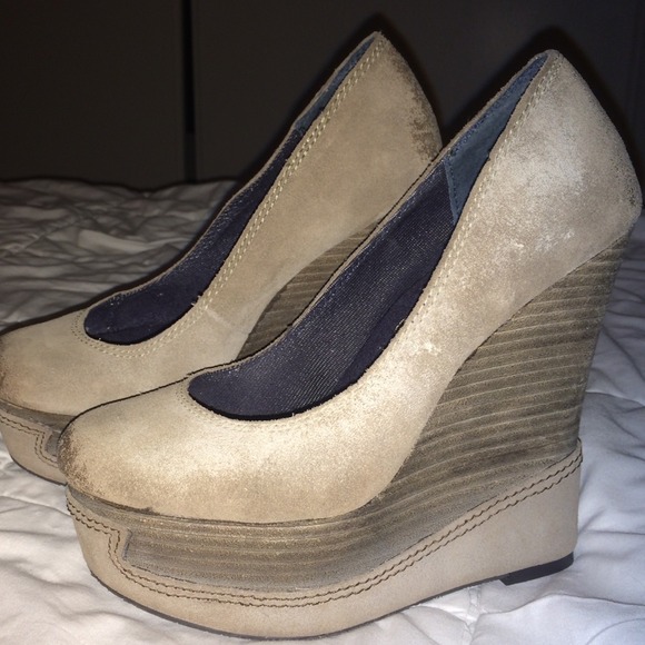 Calvin Klein - Picture 1 of 4