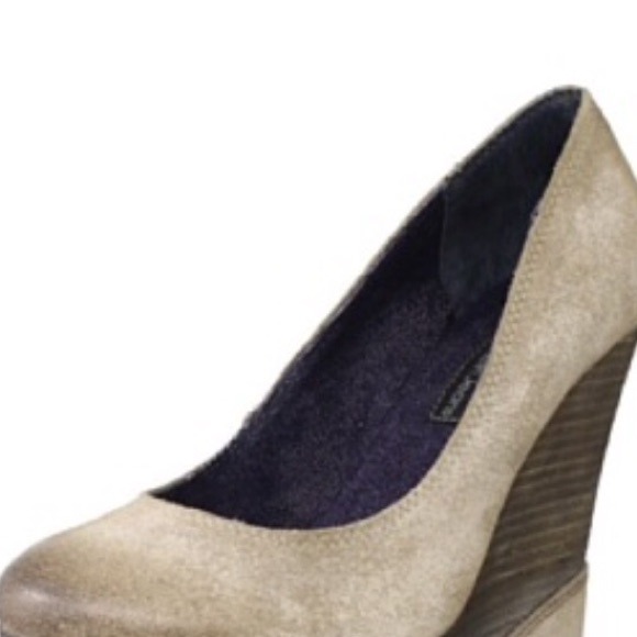 Calvin Klein - Picture 4 of 4