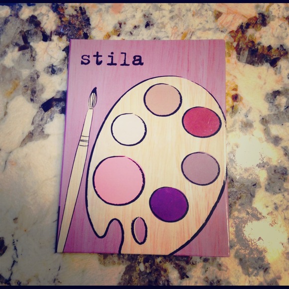 2 Stila eyeshadow and blush palette