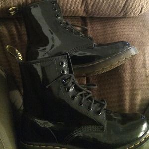 BLACK DOC MARTENS