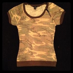 Camo short sleeve top