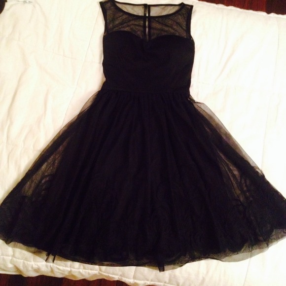 Short Mesh Dress with Illusion Sweetheart Bodice - Picture 2 of 4