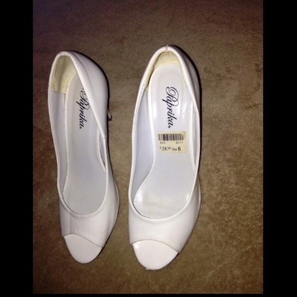 White medium heels - Picture 2 of 3