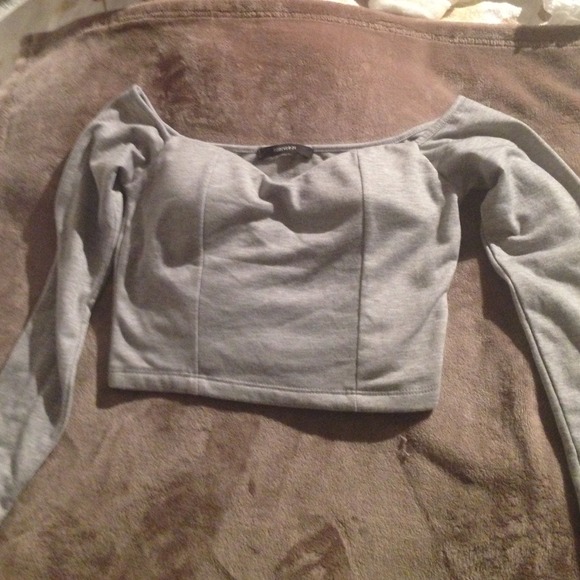 Grey long sleeve crop top
