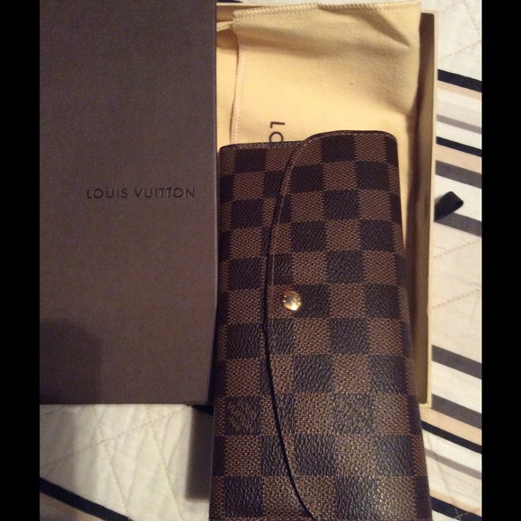 100% authentic Louis Vuitton Emilie wallet