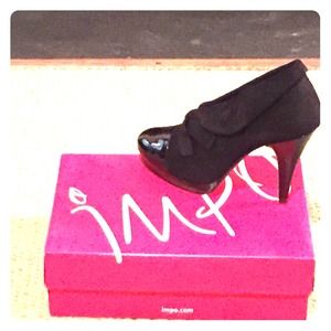 Black patent/suede Bootie!