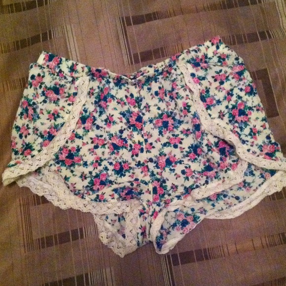 Brandy Melville vodi inspired shorts
