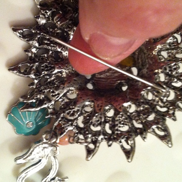 ๐HOST PICK๐ โATLANTIS" FASHION BROOCH - Picture 3 of 4