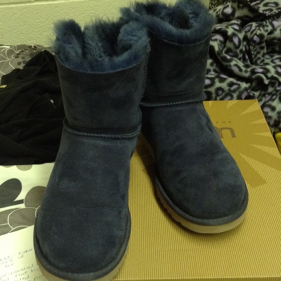 SOLD💰 navy blue mini striped bow Bailey uggs - Picture 2 of 3