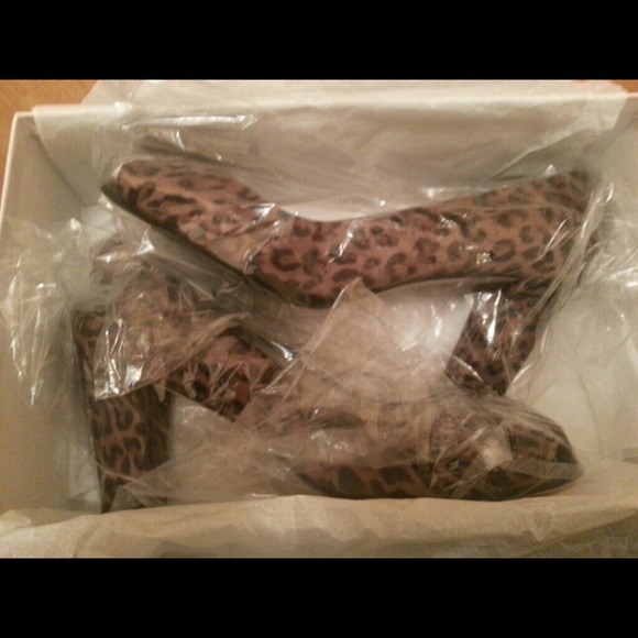 ***BRAND NEW TARYN ROSE HIGH HEELS*** - Picture 4 of 4