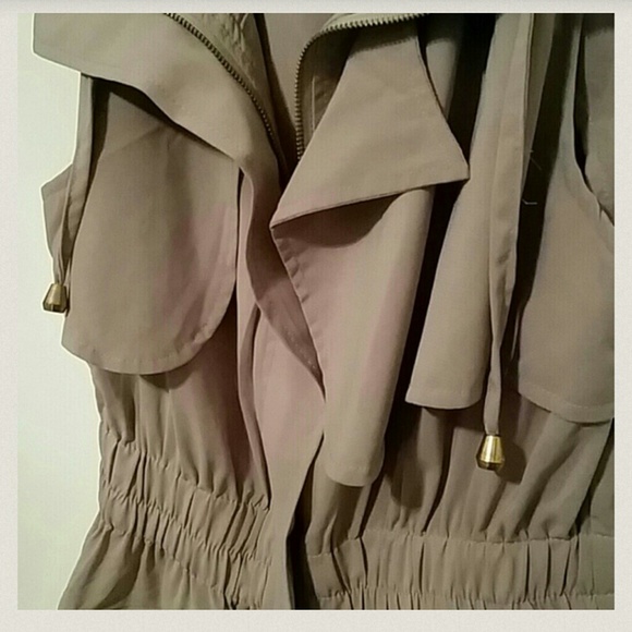 waist tight zip-up vest