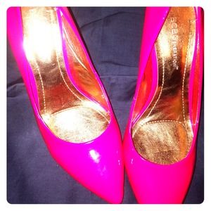 BCBG heel! Reduced the price!! 7.5