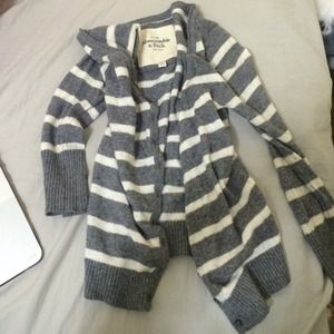 Worn Abercrombie and Fitch cardigan sz xs
