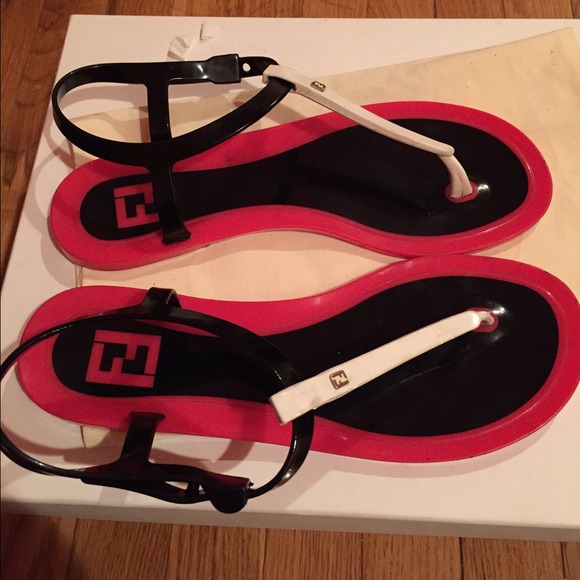 ❌SOLD❌ Fendi flat thong jelly - Picture 2 of 4