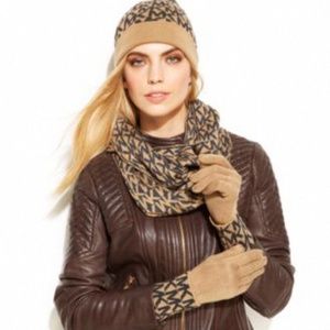 Host pick!! Michael Kors Infinity scarf!!