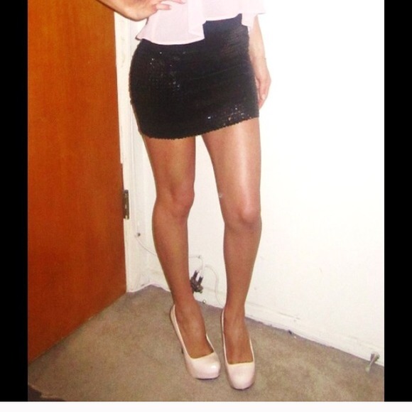 Dresses & Skirts - Black mini sequin skirt