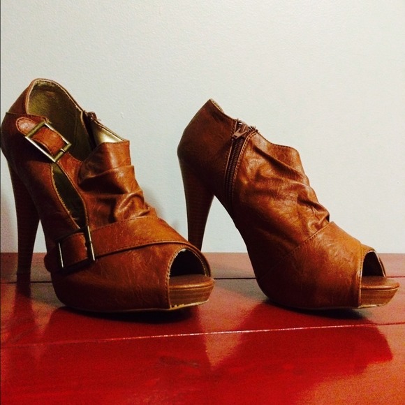 Charlotte Russe Booties Size 10
