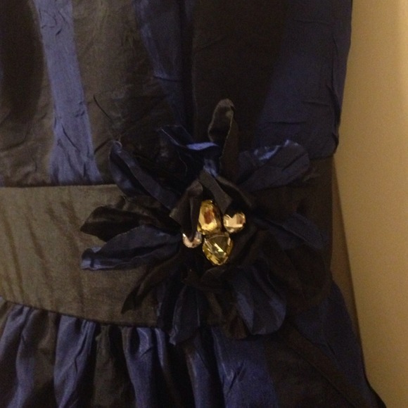 Dress - Picture 3 of 3