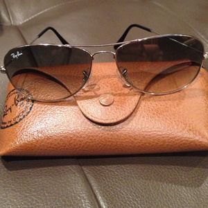 Authentic Ray-Ban Aviator Sunglasses Authentic Ray-Ban Aviator Sunglasses